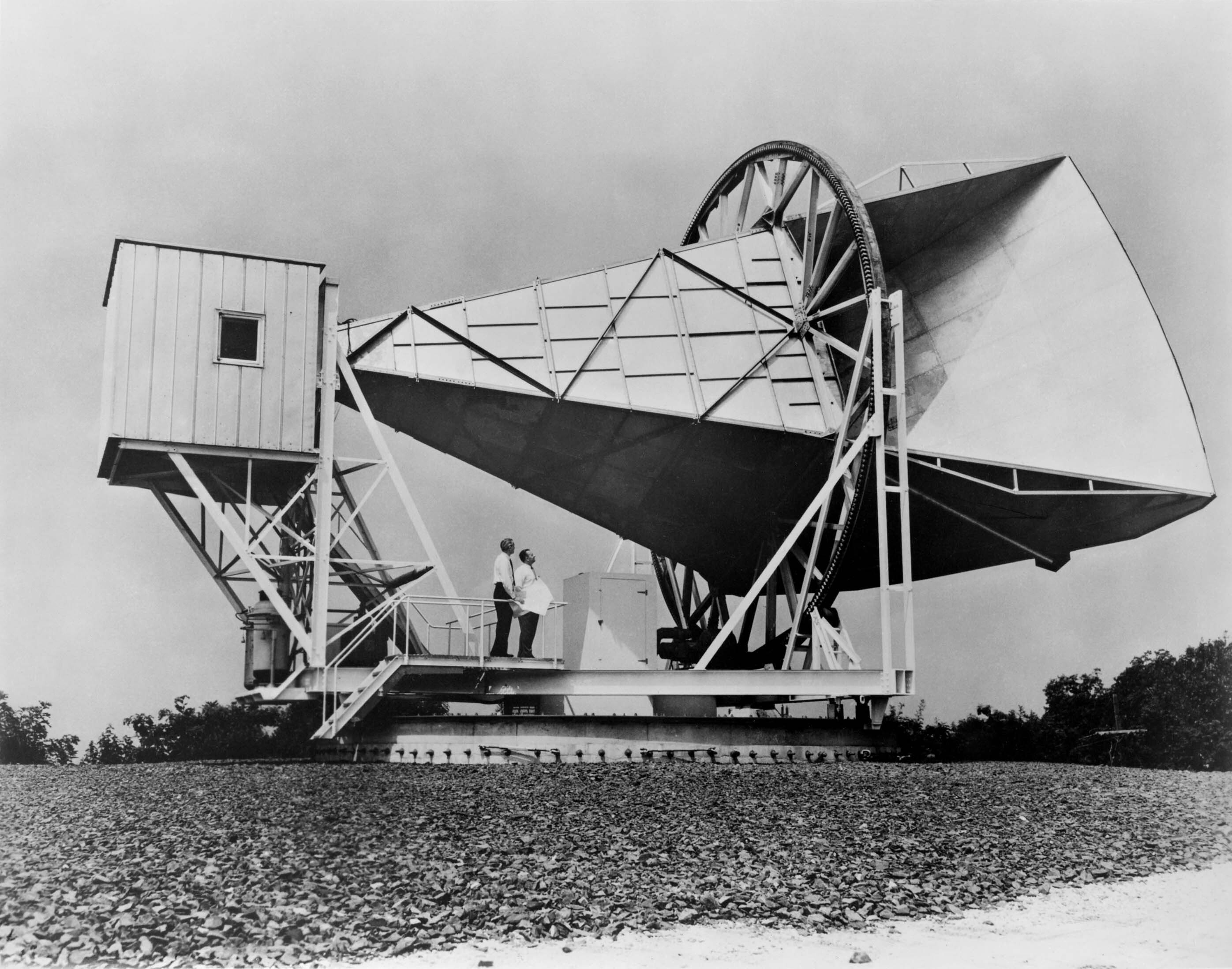 The Homdel Horn antenna, public domain image.